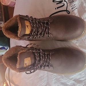QuickShark Mens size 10 waterproof boots